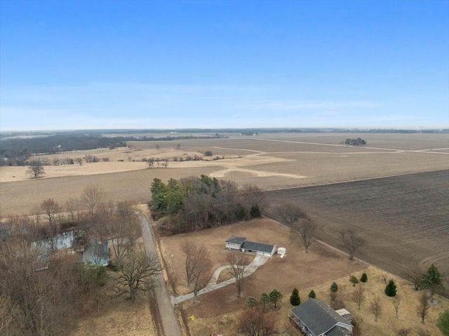 15795 E 2550 North Road, Hudson, IL 61748