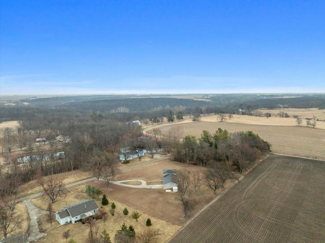 15795 E 2550 North Road, Hudson, IL 61748