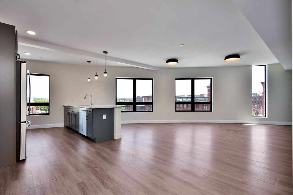 215 Canal St. 3, Lawrence, MA 01840