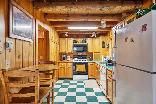 32 Dewing Road, Franklin, VT 05457