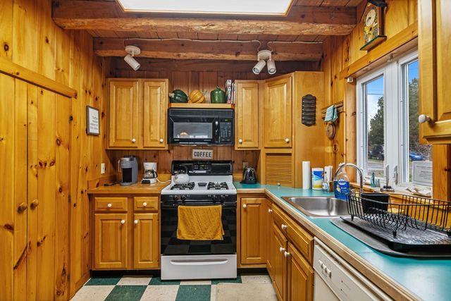 32 Dewing Road, Franklin, VT 05457