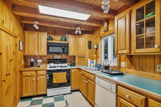 32 Dewing Road, Franklin, VT 05457