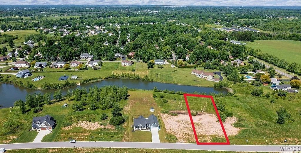 7305 Woodhaven Drive, Lockport Town, NY 14094