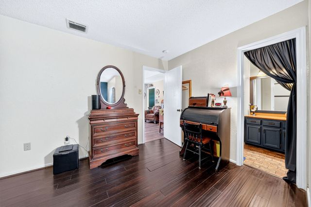 240 Dewey Court, Irving, TX 75060