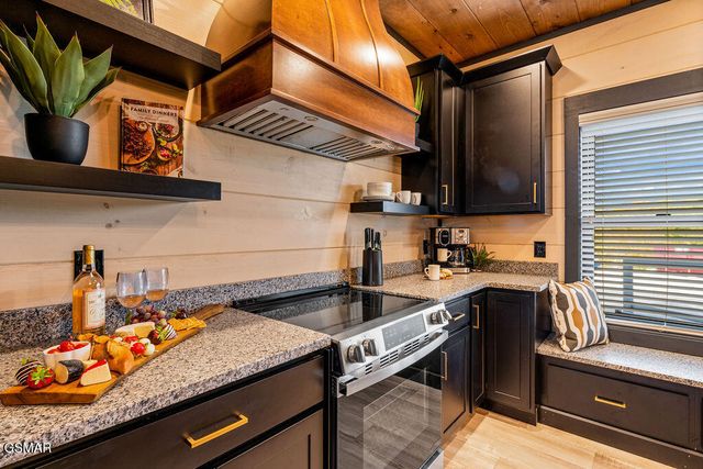 341 Rambling Creek Way, Sevierville, TN 37862