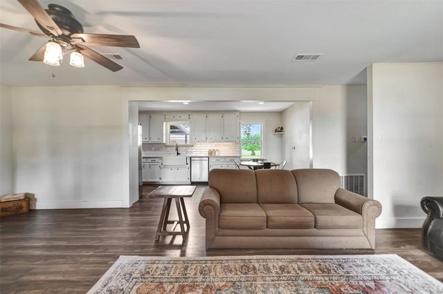 8542 Sloan Road, Midway, TX 75852
