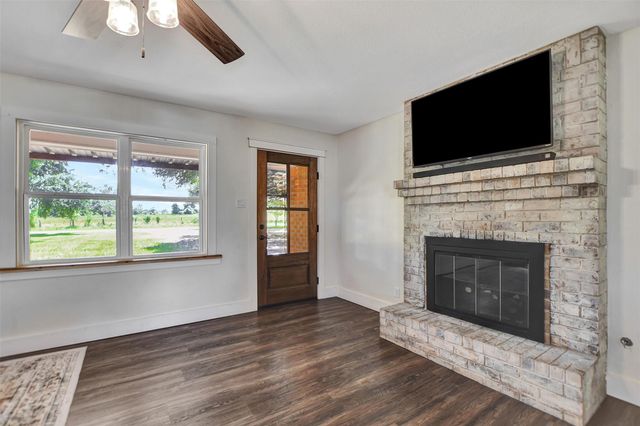 8542 Sloan Road, Midway, TX 75852