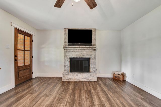 8542 Sloan Road, Midway, TX 75852