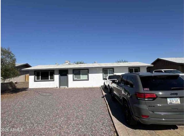 8830 W GLENROSA Avenue, Phoenix, AZ 85037