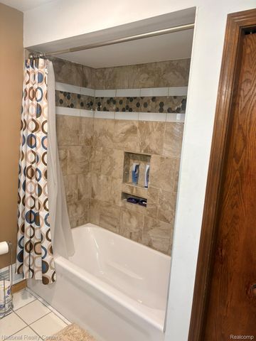 17400 Timothy Drive, Southgate, MI 48195