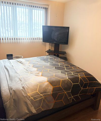 17400 Timothy Drive, Southgate, MI 48195