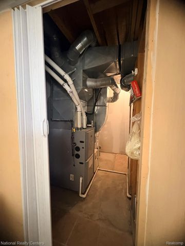 17400 Timothy Drive, Southgate, MI 48195