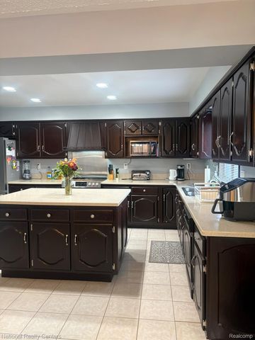 17400 Timothy Drive, Southgate, MI 48195