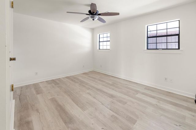 200 Kings Way, Cottonwood Shores, TX 78657