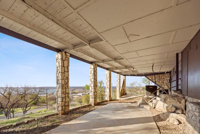 200 Kings Way, Cottonwood Shores, TX 78657