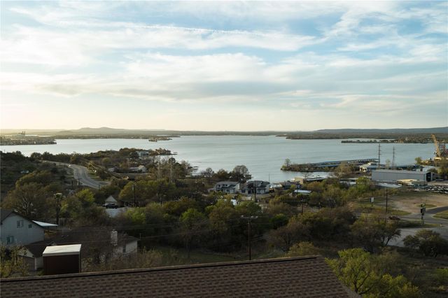 200 Kings Way, Cottonwood Shores, TX 78657