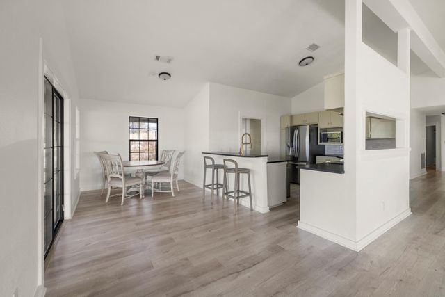 200 Kings Way, Cottonwood Shores, TX 78657