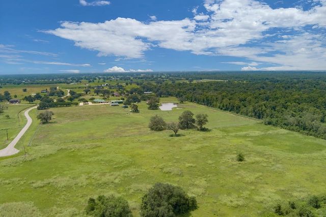 2310 Majestic Oaks Court, Rosharon, TX 77583