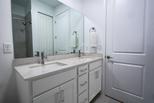 560 Veridian Circle NW, Palm Bay, FL 32907