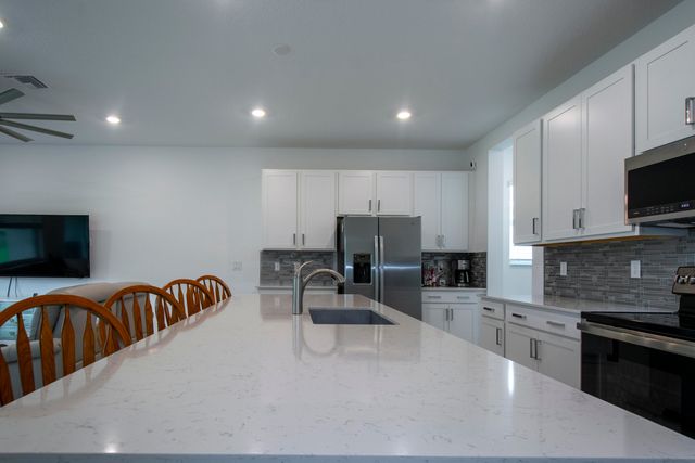 560 Veridian Circle NW, Palm Bay, FL 32907