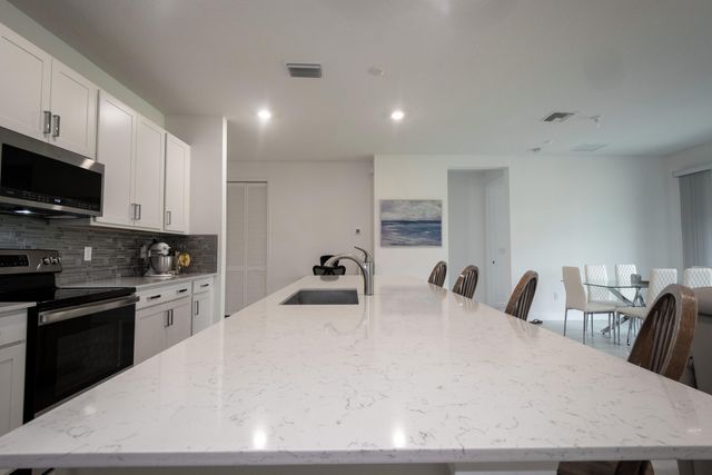 560 Veridian Circle NW, Palm Bay, FL 32907