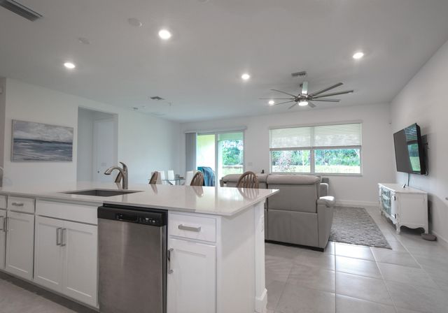 560 Veridian Circle NW, Palm Bay, FL 32907