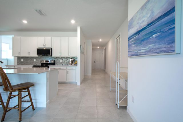 560 Veridian Circle NW, Palm Bay, FL 32907