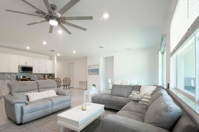 560 Veridian Circle NW, Palm Bay, FL 32907