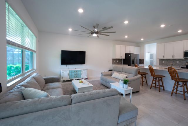 560 Veridian Circle NW, Palm Bay, FL 32907