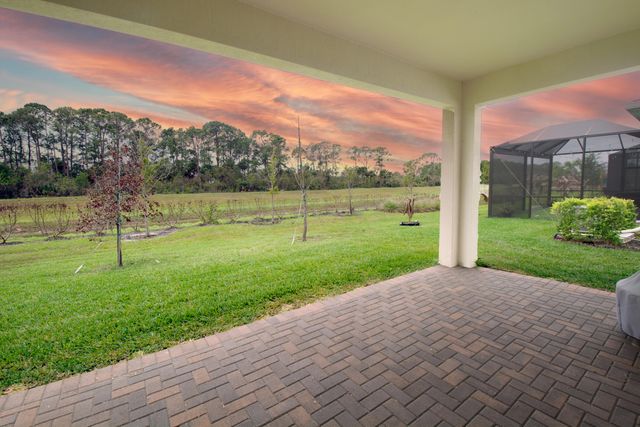 560 Veridian Circle NW, Palm Bay, FL 32907