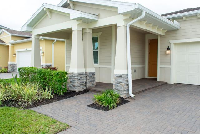 560 Veridian Circle NW, Palm Bay, FL 32907