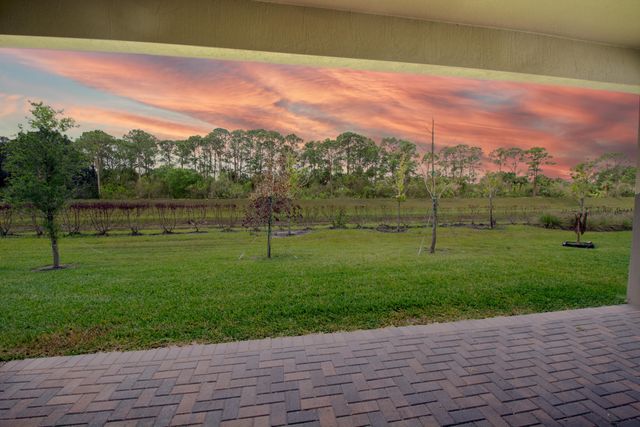 560 Veridian Circle NW, Palm Bay, FL 32907