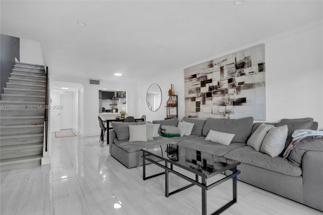 9956 SW 88th St 128-1, Miami, FL 33176