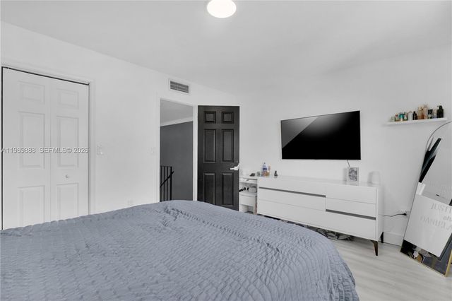 9956 SW 88th St 128-1, Miami, FL 33176