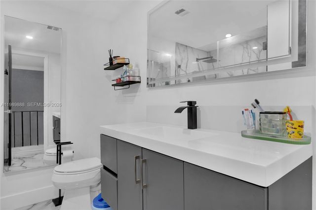 9956 SW 88th St 128-1, Miami, FL 33176