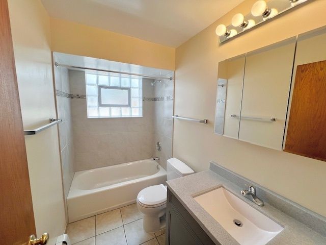 7912 W Belmont Avenue 1N, Chicago, IL 60634