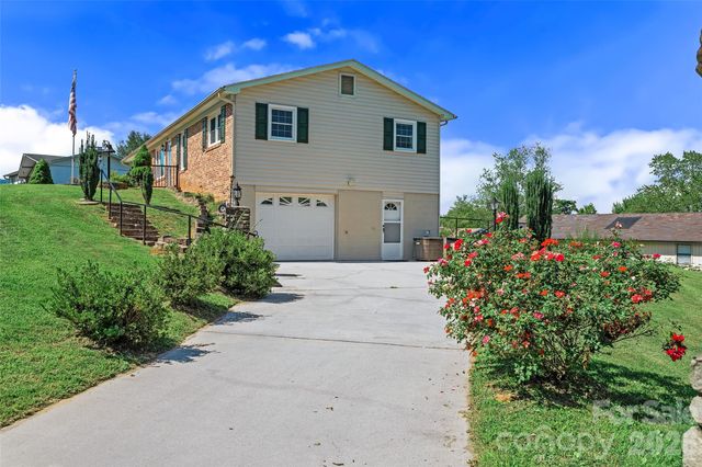 54 Terrace Drive, Weaverville, NC 28787