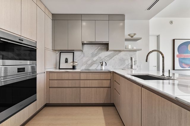 682 Atlantic Ave 39D, Boston, MA 02111