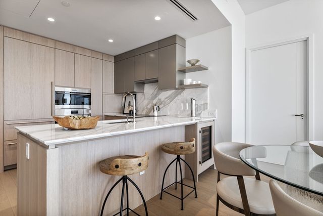 682 Atlantic Ave 39D, Boston, MA 02111