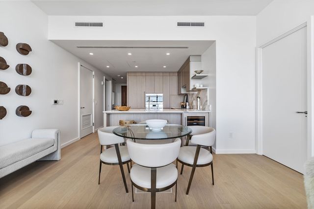 682 Atlantic Ave 39D, Boston, MA 02111
