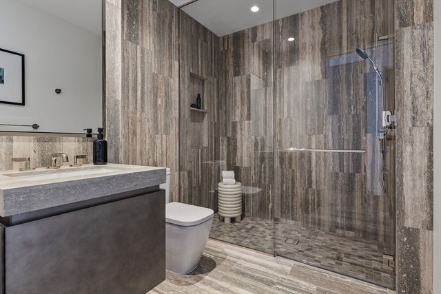 682 Atlantic Ave 39D, Boston, MA 02111