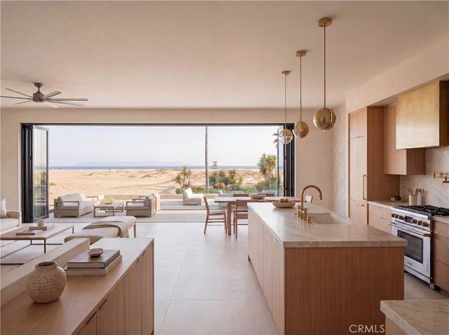 306 E Oceanfront, Newport Beach, CA 92661