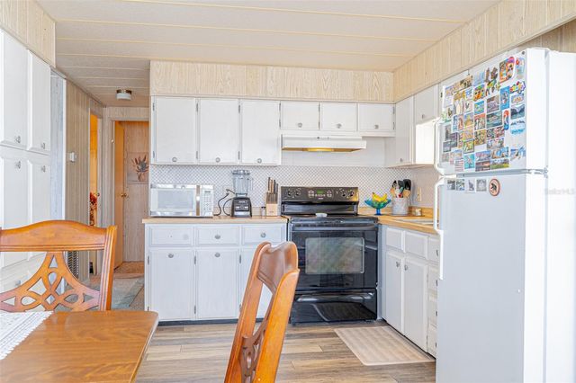 4603 NEWCOMB AVENUE, Zephyrhills, FL 33541