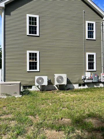 90 Howland Rd, Lakeville, MA 02347