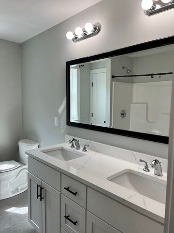 90 Howland Rd, Lakeville, MA 02347