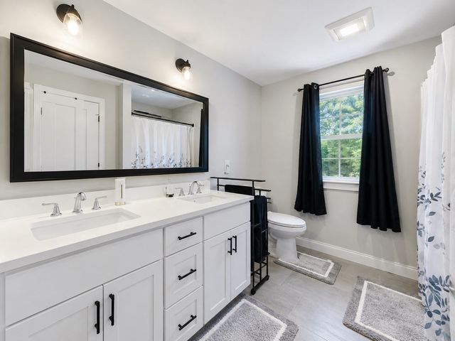 90 Howland Rd, Lakeville, MA 02347