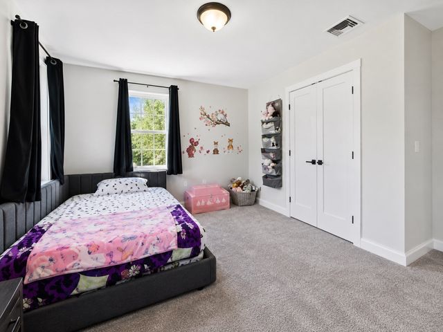 90 Howland Rd, Lakeville, MA 02347