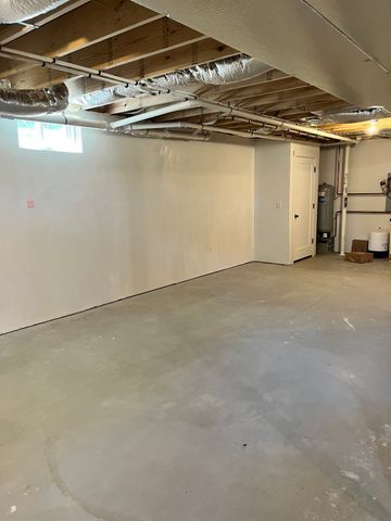 90 Howland Rd, Lakeville, MA 02347