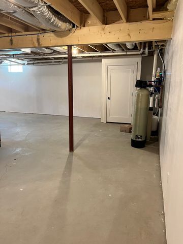 90 Howland Rd, Lakeville, MA 02347