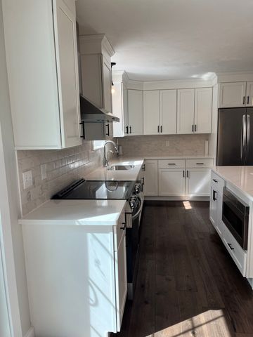 90 Howland Rd, Lakeville, MA 02347